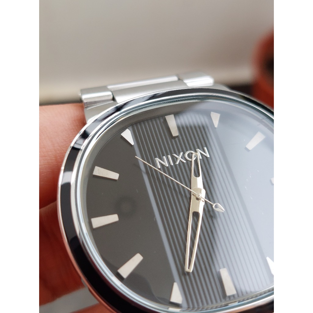 Đồng hồ nam Nixon mặt sọc chạy pin hàng Nhật