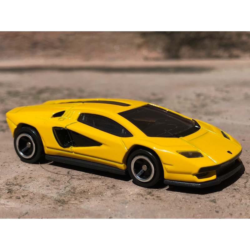 Xe mô hình Lamboghini Countach LPI 800-4 tỉ lệ 1:64