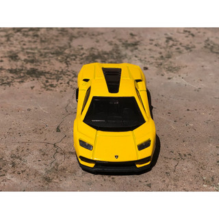 Xe mô hình Lamboghini Countach LPI 800-4 tỉ lệ 1:64