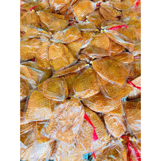 Bánh tráng muối tỏi xike lá mỏng