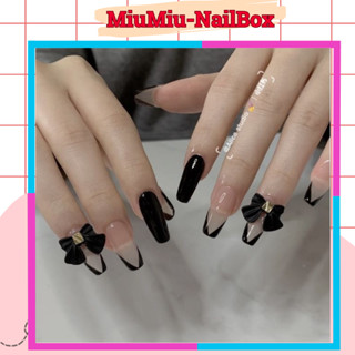 Nail Box Thiết Kế Phom Thang Sơn Đen Đính Nơ Kết Hợp Kẻ Vẽ Tôn Da Có Tại Móng Tay Giả Miumiu- Nailbox.