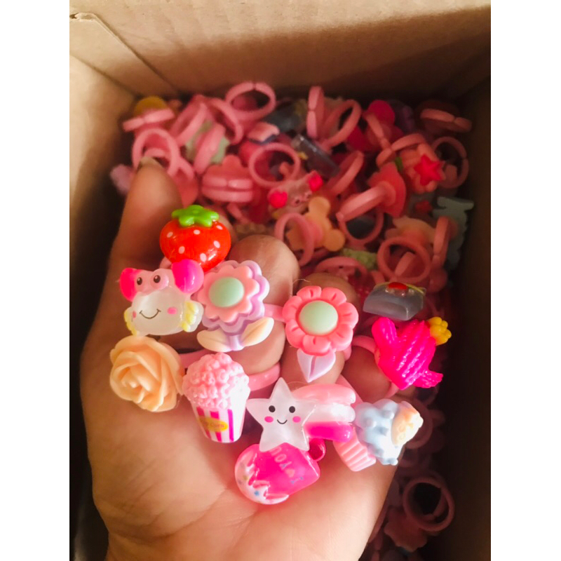 Nhẫn Nhựa Cute