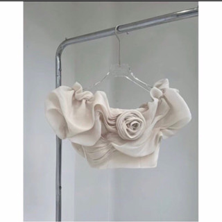 Áo croptop trễ vai hoa bồng bềnh thiết kế_ChuMij