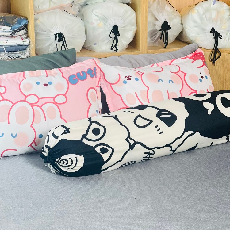 Vỏ gối ôm đồng bộ poly cotton dây buộc kích thước 100x35cm