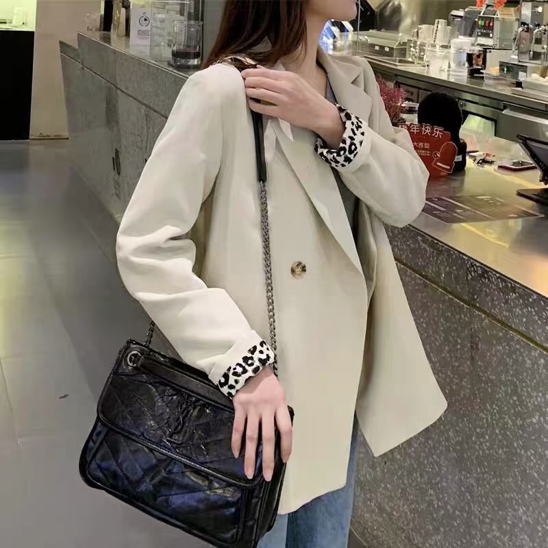 Áo Khoác Blazer Nữ Màu Đen Phom Rộng 4 Nút Phong Cách - BLA22065