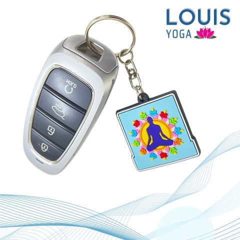 Móc khóa in hình yoga, sản phẩm thuộc hãng Louis Yoga