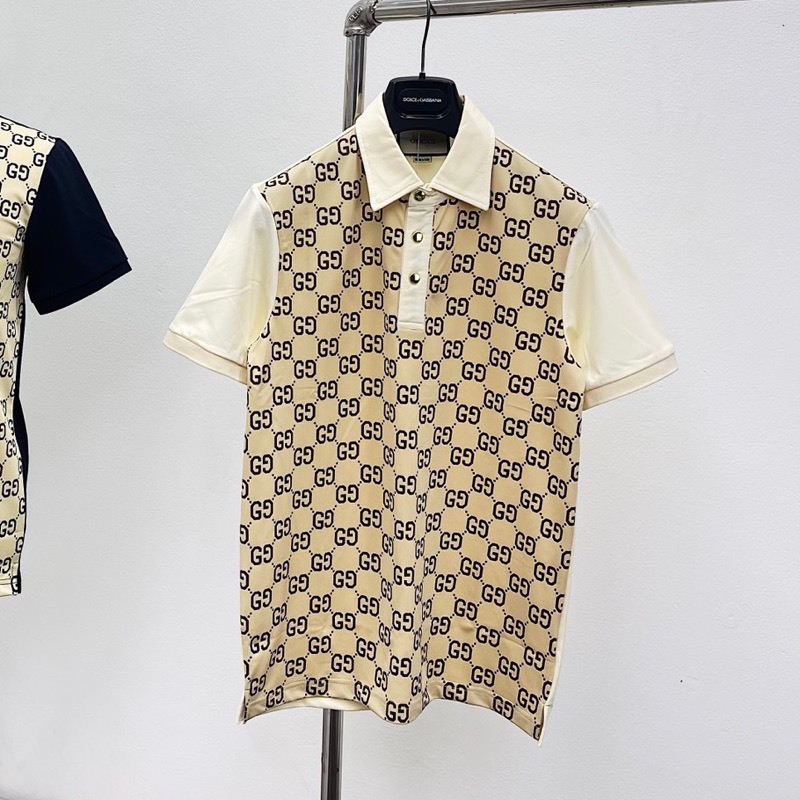 Áo Polo Nam Cổ Bẻ G.C Cotton Gai In Vân Chữ Monogram Be Thân trước cúc vàng khắc chữ sang trọng Siêu Cấp Hót Trend 2024