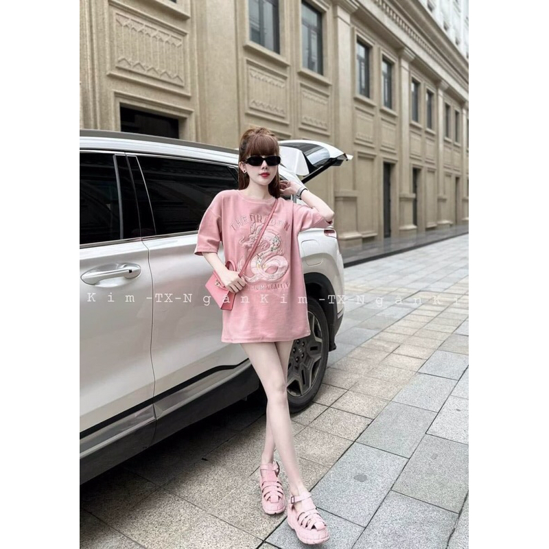 Áo phông hồng thêu hình rồng