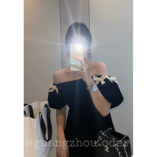 Váy nhung trễ vai đính nơ