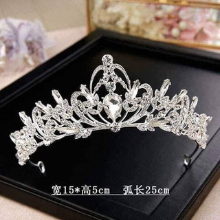 Vương miện đá nhẹ nhàng mà siêu xinh dược nhiêu khách iu nhất đây ạ, giá chỉ 90k