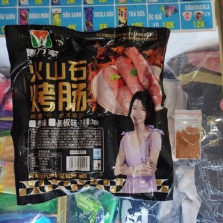  Xúc Xích   Lạp Xưởng  Hà Khẩu nướng đá   cô gái tím  + 1 gói ớt nhỏ 
