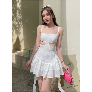 Đầm hai dây trắng hở lưng xoè tầng có gọng ngực