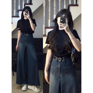 - Áo baby tee/ Quần jeans rộng