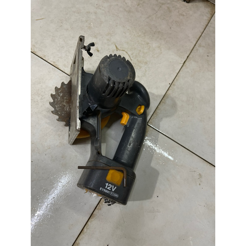 MÁY CƯA PIN MINI THÂN MÁY+ vỏ pin