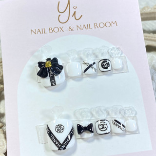 Móng chân giả, nail box thiết kế, sơn gel trắng dán sticker gắn nơ MC15 (tặng kèm keo dũa)