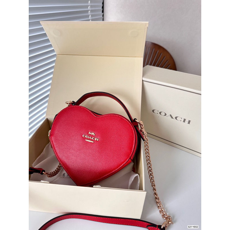 Túi xách Coach hình trái tim size 18 cm, túi màu đỏ cực đẹp