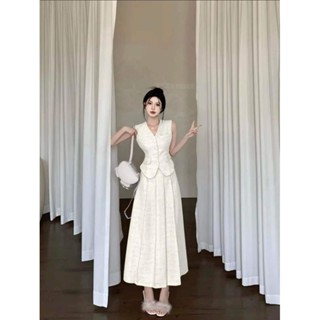 sét 2 chi tiết áo sát nách cùng chân váy xếp li