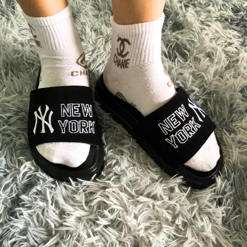 Dép nam nu quai ngang dành cho các bạn trẻ mới nhất hiện nay