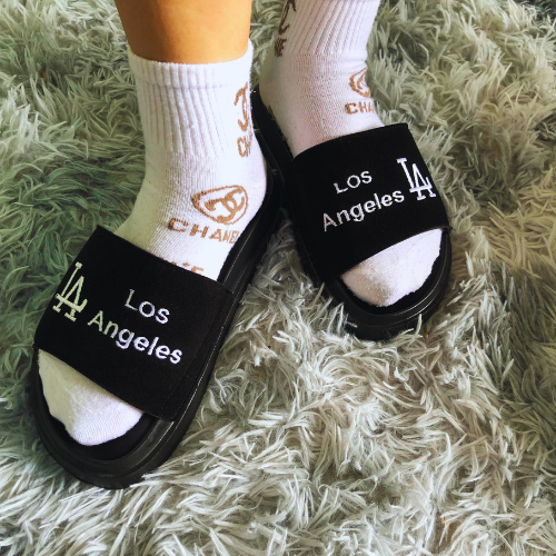 Dép nam nu quai ngang dành cho các bạn trẻ mới nhất hiện nay