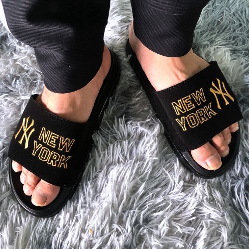 Dép nam nu quai ngang dành cho các bạn trẻ mới nhất hiện nay