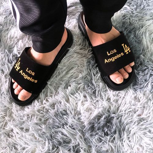 Dép nam nu quai ngang dành cho các bạn trẻ mới nhất hiện nay