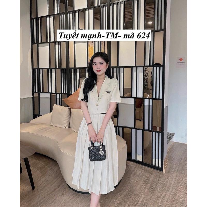 Set áo blazer croptop+chân váy dài xếp li sang chảnh