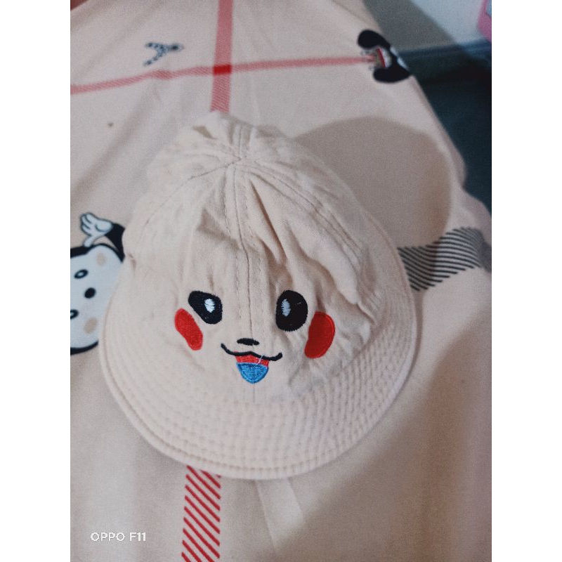 Thanh lí mũ bé gái