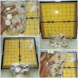 Bàn cờ tướng KT 28x28cm bằng nhựa và con cờ loại nhỏ đường kính 20mm