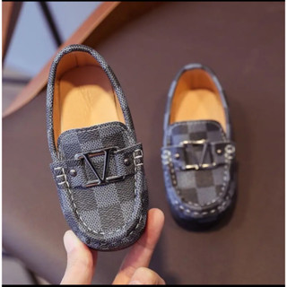 Giày lười giày xỏ không dây cho bé trai từ 1 đen 9 tuổi size từ 21 đên 35 đế nhẹ chất pu mềm êm chân bé đi không đau