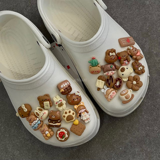 Màu nâu be - Lẻ Sticker / charm / jibbitz gắn dép Crosc