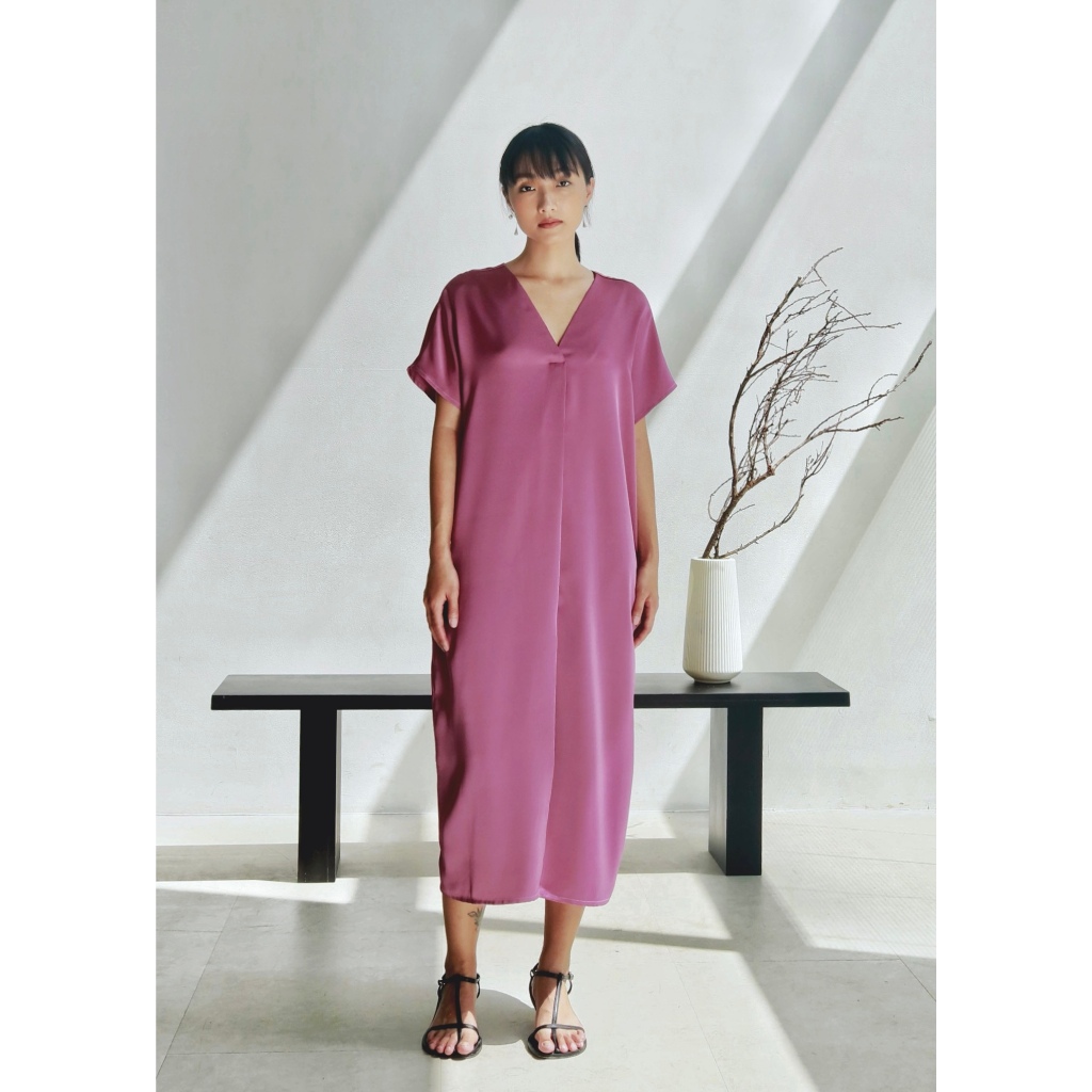 Chicka Chicka - Đầm lụa suông cổ V dáng maxi màu tím