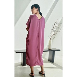 Chicka Chicka - Đầm lụa suông cổ V dáng maxi màu tím