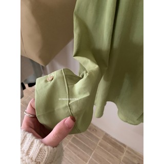 𝗟𝗔 𝗖𝗛𝗔𝗥𝗠𝗘́ | Áo sơ mi lụa tơ trơn cổ đức 30586 I MISS GROUND