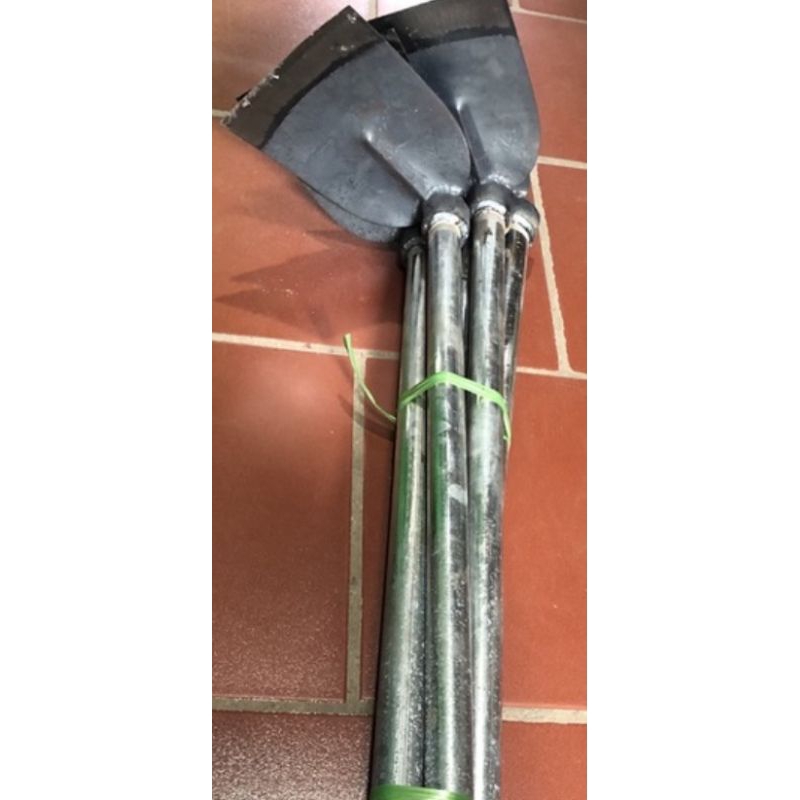 cuốc cán sắt