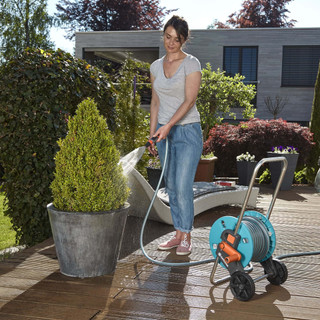 Bộ vòi tưới cây xe cuộn 20 mét aquaroll gardena 18502