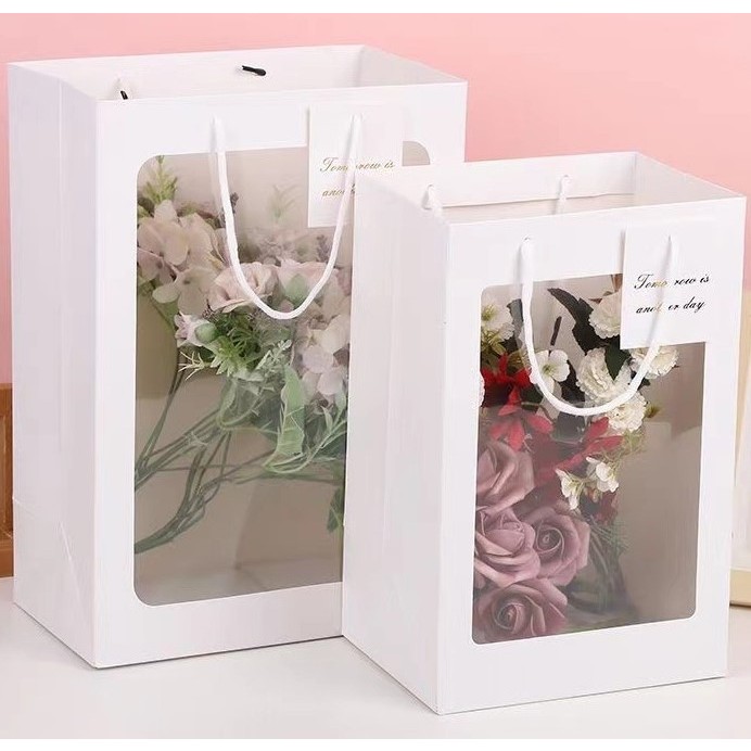 Túi giấy mặt kính mika đựng hoa tươi, hoa sáp, gấu bông kích thước 35 x 24 x 14 cm