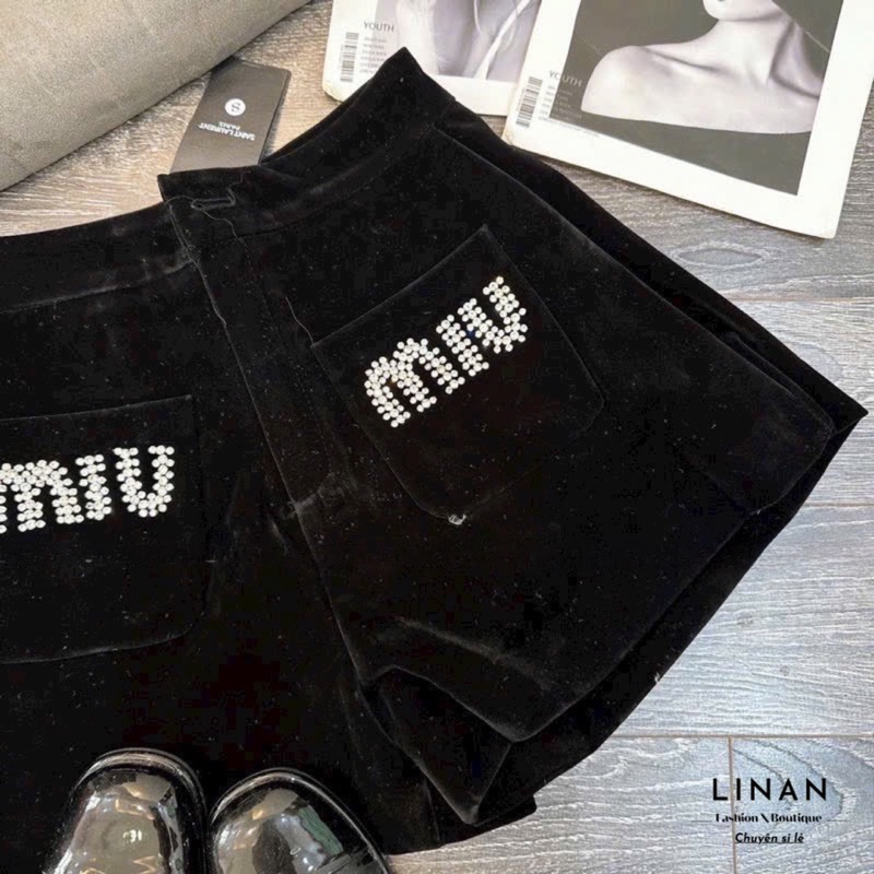 Short nhung gắn tag kim loại đính đá   - LINAN