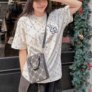 Áo Thun Unisex , Áo Phông Nam Nữ In Chữ LA Màu Trắng Siêu Hot T19