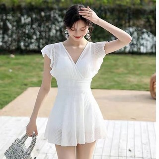 Set bộ đi biển liền thân váy bèo bên trong có quần đùi kín đáo