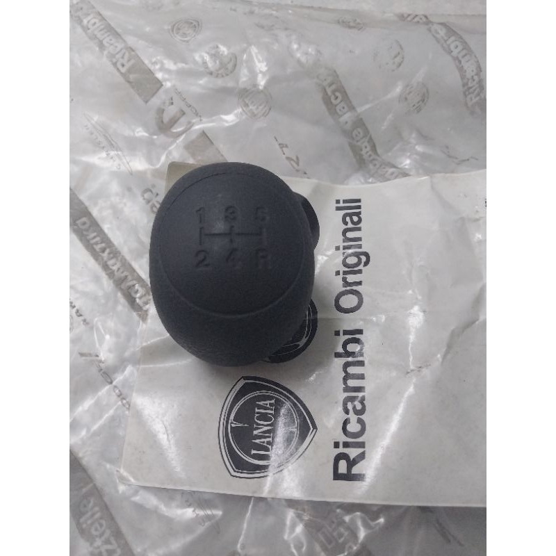 Núm cần số Fiat