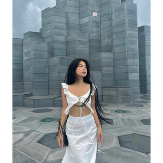 Đ𝐀̂̀𝐌 𝐌𝐈𝐃𝐈 TRẮNG NỀN HOA 𝐁𝐄̣𝐓 𝐕𝐀𝐈