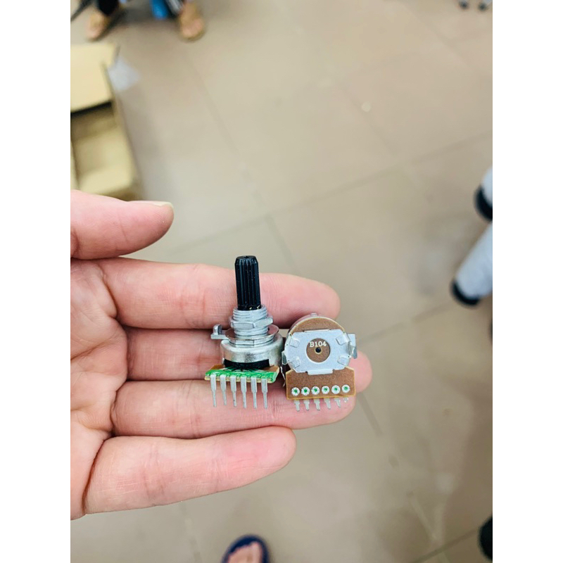 Chiết áp vàng số 100k-6C-1hàng cong cán tròn ốc