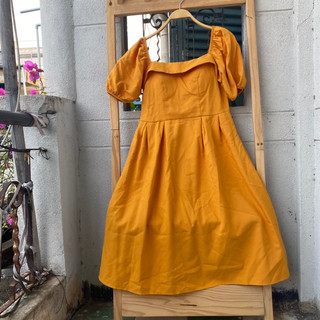 2hand đầm vàng tay phồng eo 72cm dài 102cm mã 197