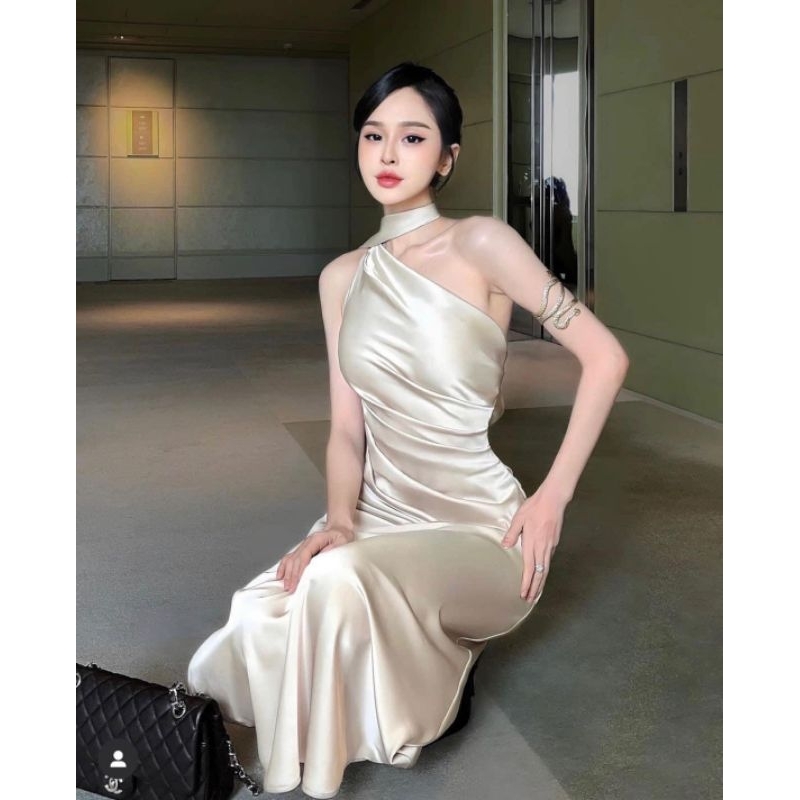Đầm Lụa Cổ Yếm Hở Lưng Dáng Dài Sang Chảnh Selena Dress Sẵn Mút - Váy Lụa Thiết Kế Cao Cấpsp kĩ | BigBuy360 - bigbuy360.vn