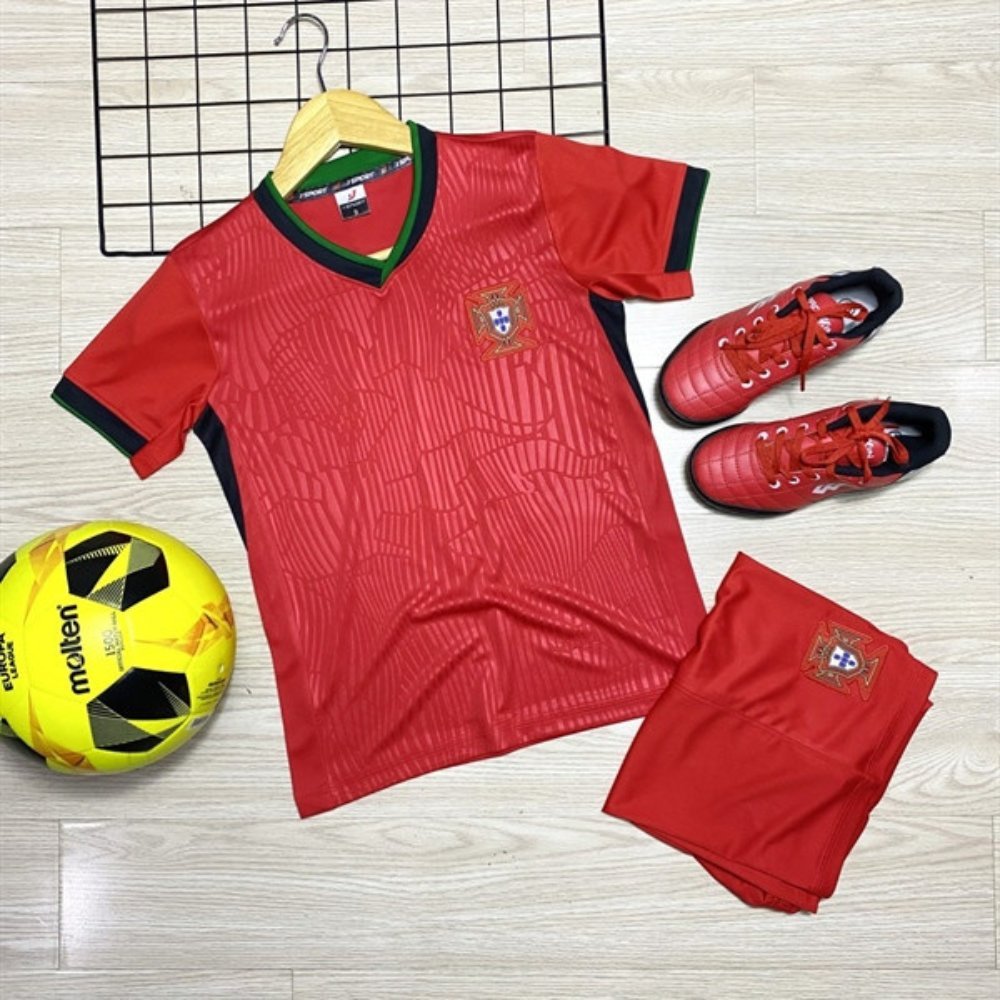 Quần áo bóng đá trẻ em Bồ Đào Nha Euro 2024 màu đỏ CÓ IN TÊN SỐ
