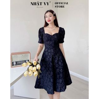 Đầm Đi Tiệc NHẬT VY Cổ Vuông Hoa Nổi Ôm Ngực Chiết Eo Tay Phồng Chất Tapta Màu Vàng, Đen, Đỏ, Hồng  - D1849