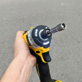 Máy bắt vít dùng pin Dewalt DCF860 mã mới nhất