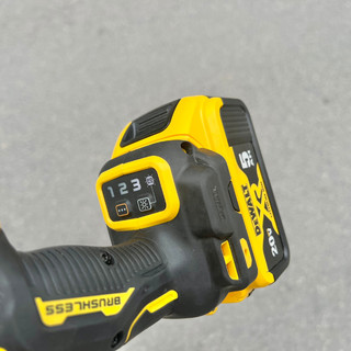 Máy bắt vít dùng pin Dewalt DCF860 mã mới nhất