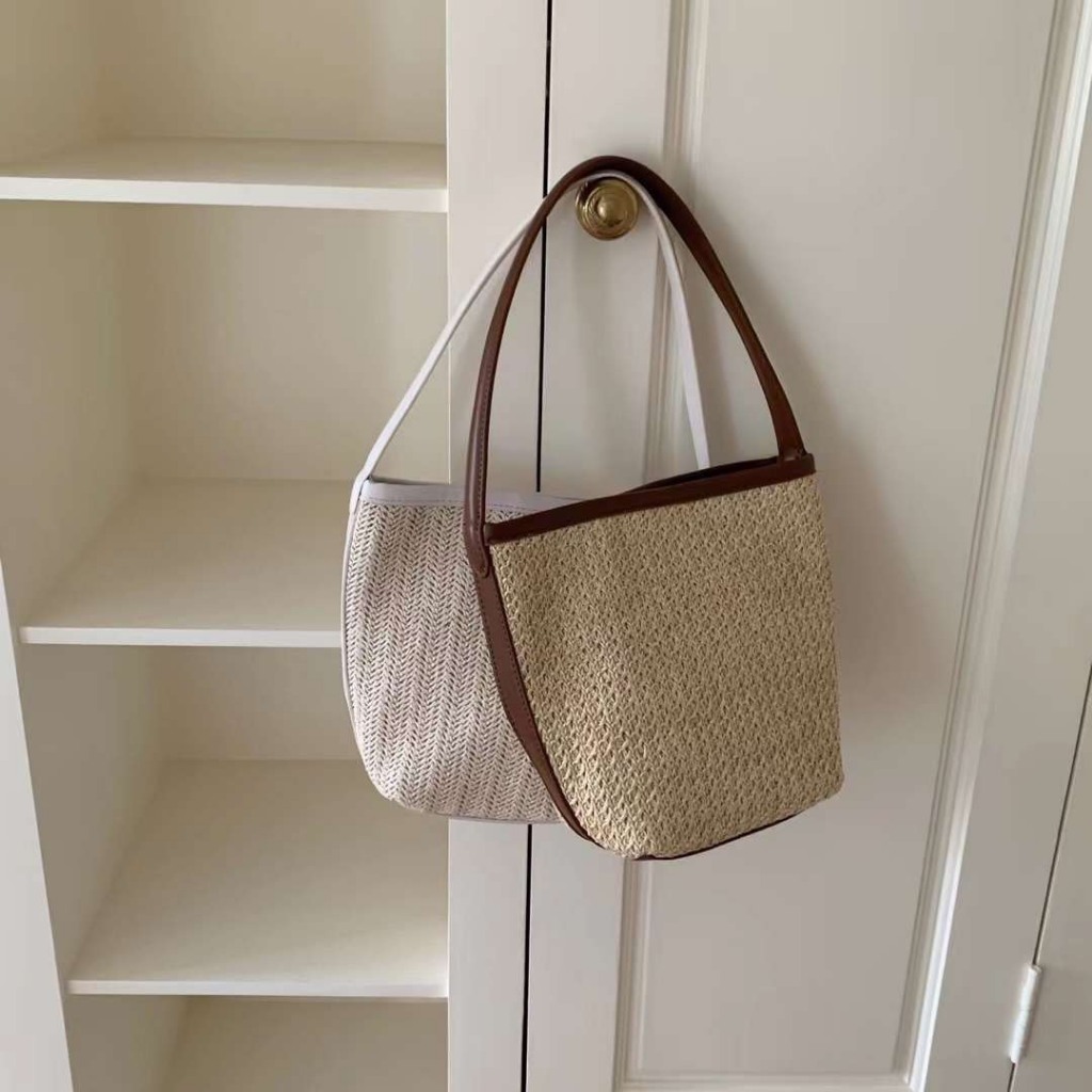 Túi xách cói viền da khoa nút nam châm - Lyn's Closet