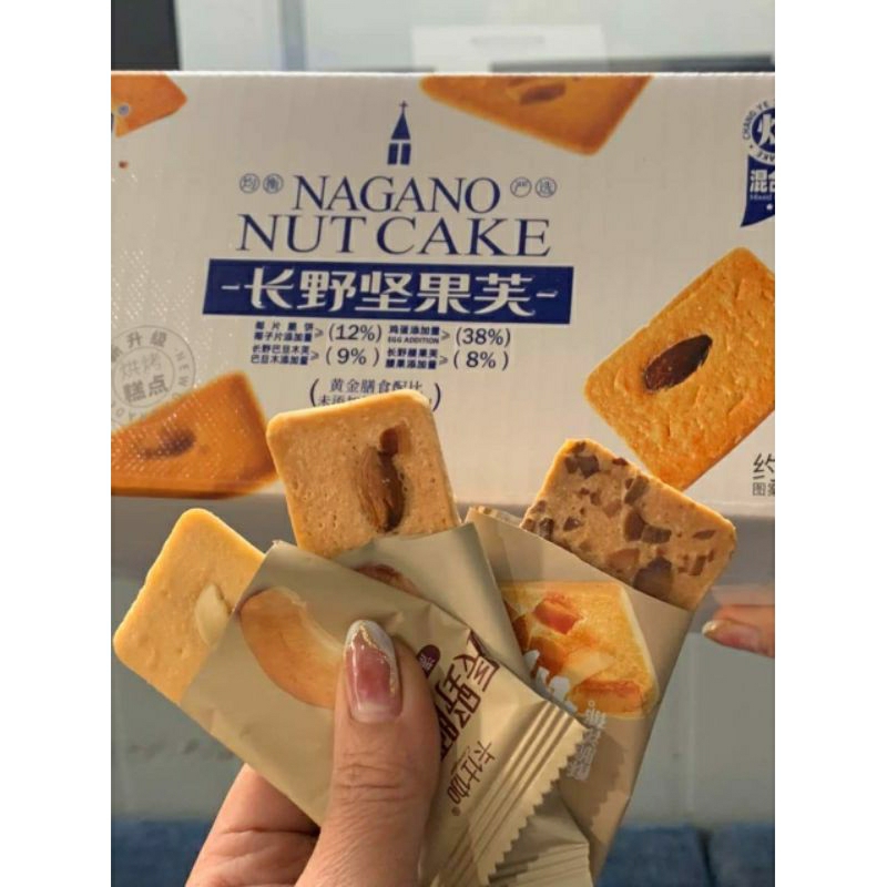 Bánh quy hạt dẻ, hạt điều, hạnh nhân, dừa vụn giòn, bánh phô mai, bánh trứng, bánh kếp, đồ ăn nhẹ thông thường nổi tiếng
